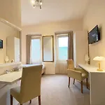 Shangri La Mansion 3*