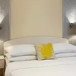 Shangri La Mansion 3*