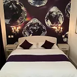 Gasthuis Shangri La Mansion 3*