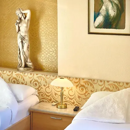 Shangri La Mansion בית הארחה