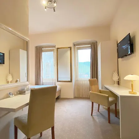 Shangri La Mansion 3*