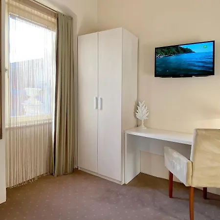 Shangri La Mansion 3*