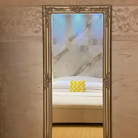 Shangri La Mansion 3* מוסטר