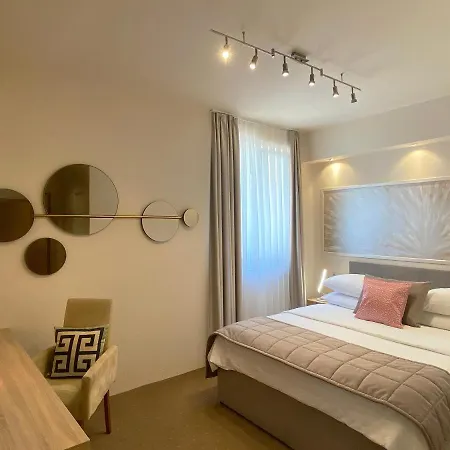 Shangri La Mansion 3*