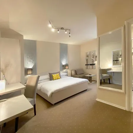 Shangri La Mansion 3*