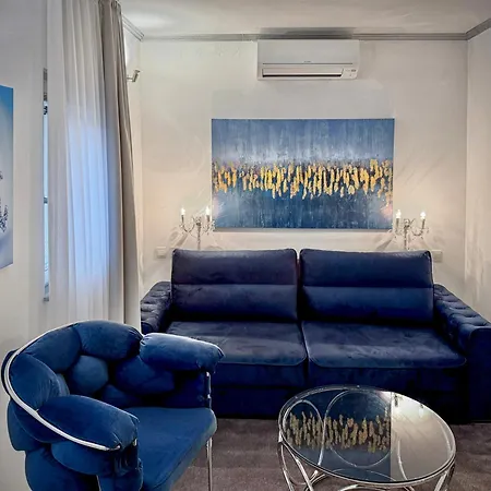 Shangri La Mansion בית הארחה