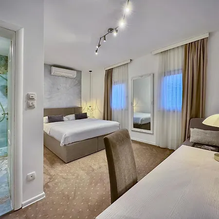 בית הארחה Shangri La Mansion 3*