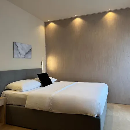 Shangri La Mansion בית הארחה