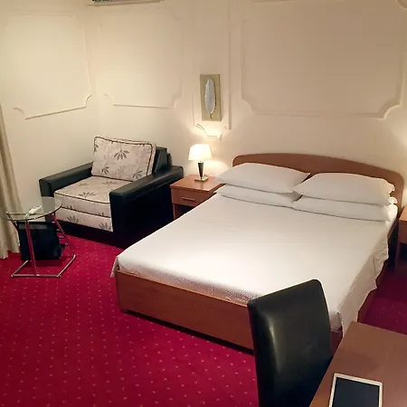 Shangri La Mansion בית הארחה