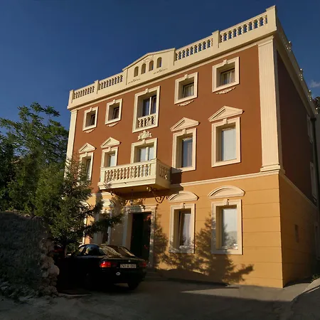 בית הארחה Shangri La Mansion מוסטר