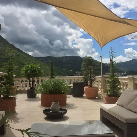 Shangri La Mansion בית הארחה