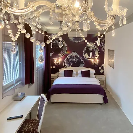 Shangri La Mansion בית הארחה מוסטר