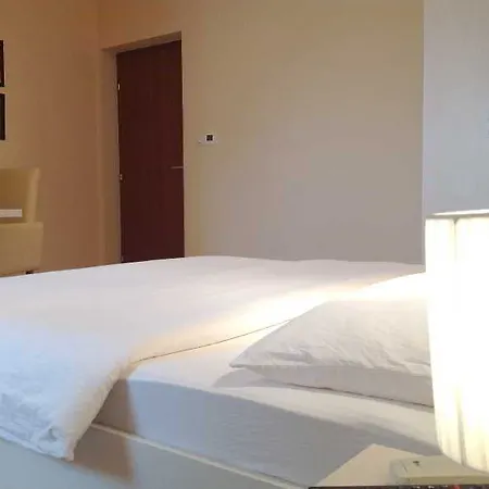 Shangri La Mansion 3*