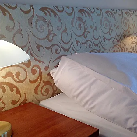 Shangri La Mansion בית הארחה